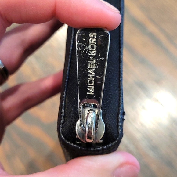 Michael Kors Wallet - Picture 4 of 12